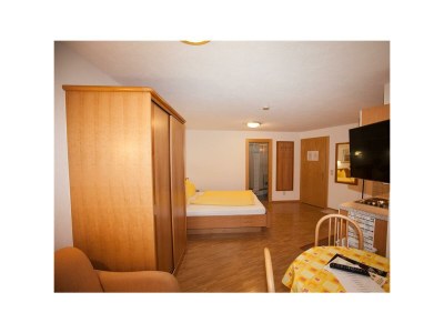 Apartment "TOP 2 (2 Pers.)"/Wohn-Schlafraum/DU/WC - Features photo 8