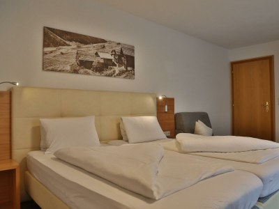 Holiday room MEHRBETTZIMMER 3-4 Pers./ Dusche, WC - Features photo 9