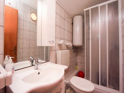 Apartment Apartments Ereš Zuronja-One-Bedroom Apartment with Sea View 2 - Features photo 5