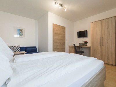 Holiday room Vierbettzimmer mit Dusche, WC - Features photo 24