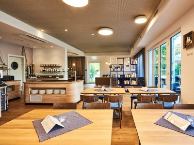 Holiday room Doppelzimmer Parkseite, Dusche, WC - Outdoor photo 15