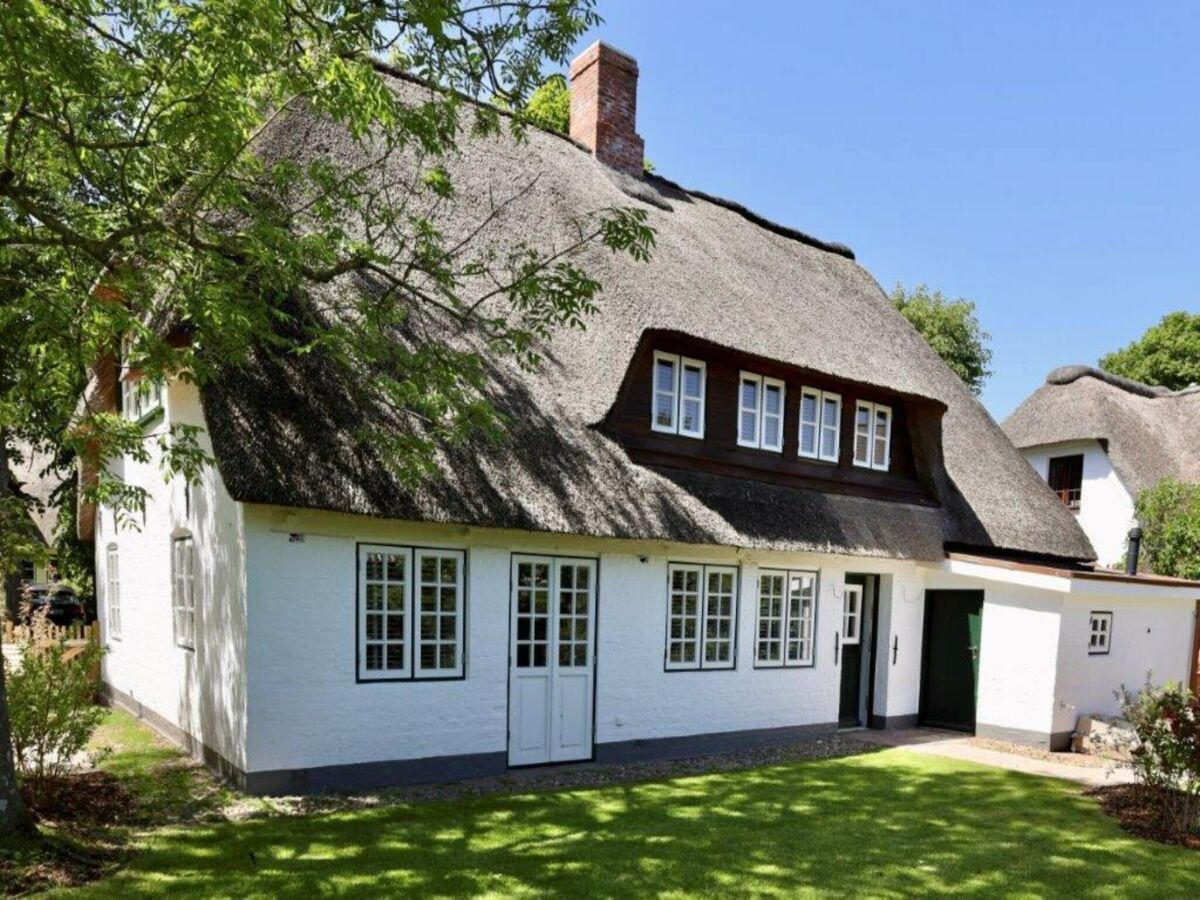 Holiday house reetgedecktes Ferienhaus in Nieblum auf Föhr