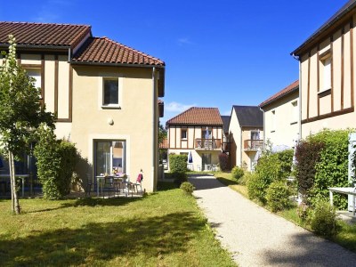 Holiday park Apartment in France with Pool Views - Outdoor photo 7