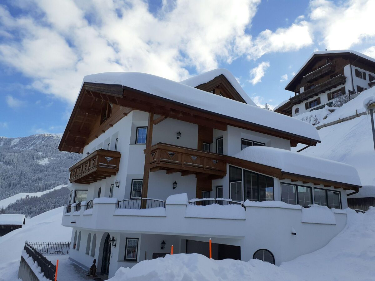 Apartment Apartment in Tyrol near Ski Slopes - Outdoor photo 4