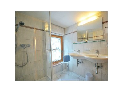 Holiday room Zimmer Nr. 5 "Steinröschen" mit Dusche, WC - Outdoor photo 17