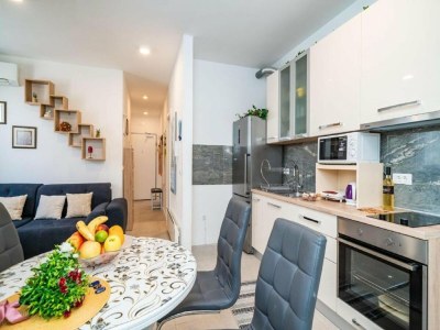 Apartment Apartment Anka - One Bedroom Apartment with Terrace - Features photo 15