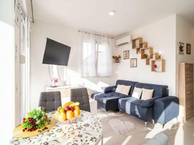 Apartment Apartment Anka - One Bedroom Apartment with Terrace - Features photo 18