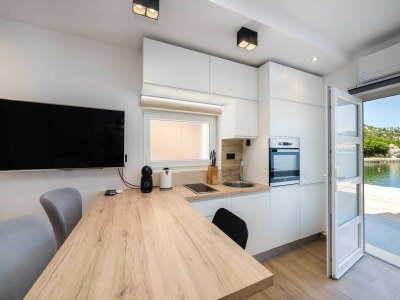 Apartment Apartments Ema - Studio Apartment with Sea View - Features photo 3