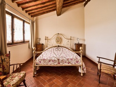 Villa Farmhouse in Chianti with Pool and Garden - Features photo 27