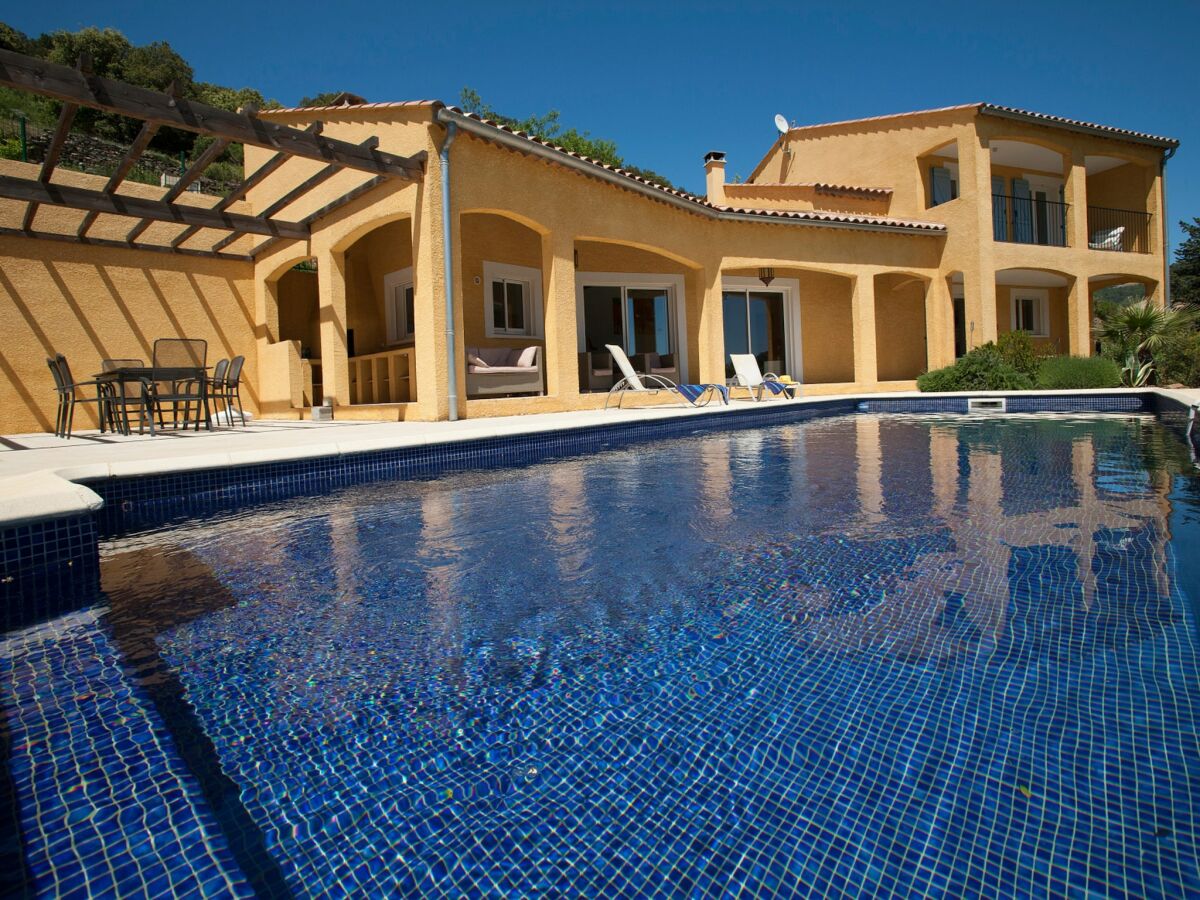 Villa Roquebrun Villa mit Pool
