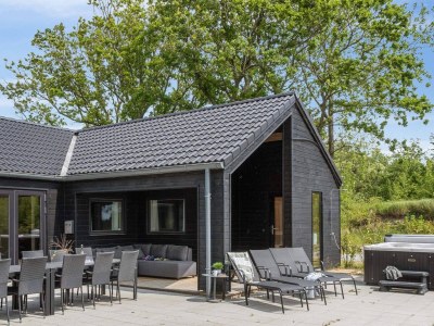 Holiday house Geraumiges Refugium fur 20 -- By Traum Ferienwohnungen - Outdoor photo 5