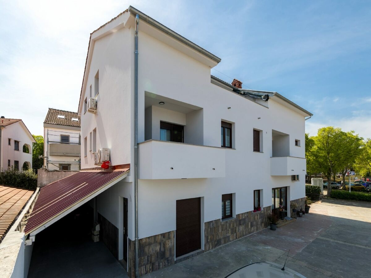 Apartment Gemütliche Ferienwohnung in Meeresnähe in Malinska - Outdoor photo 2