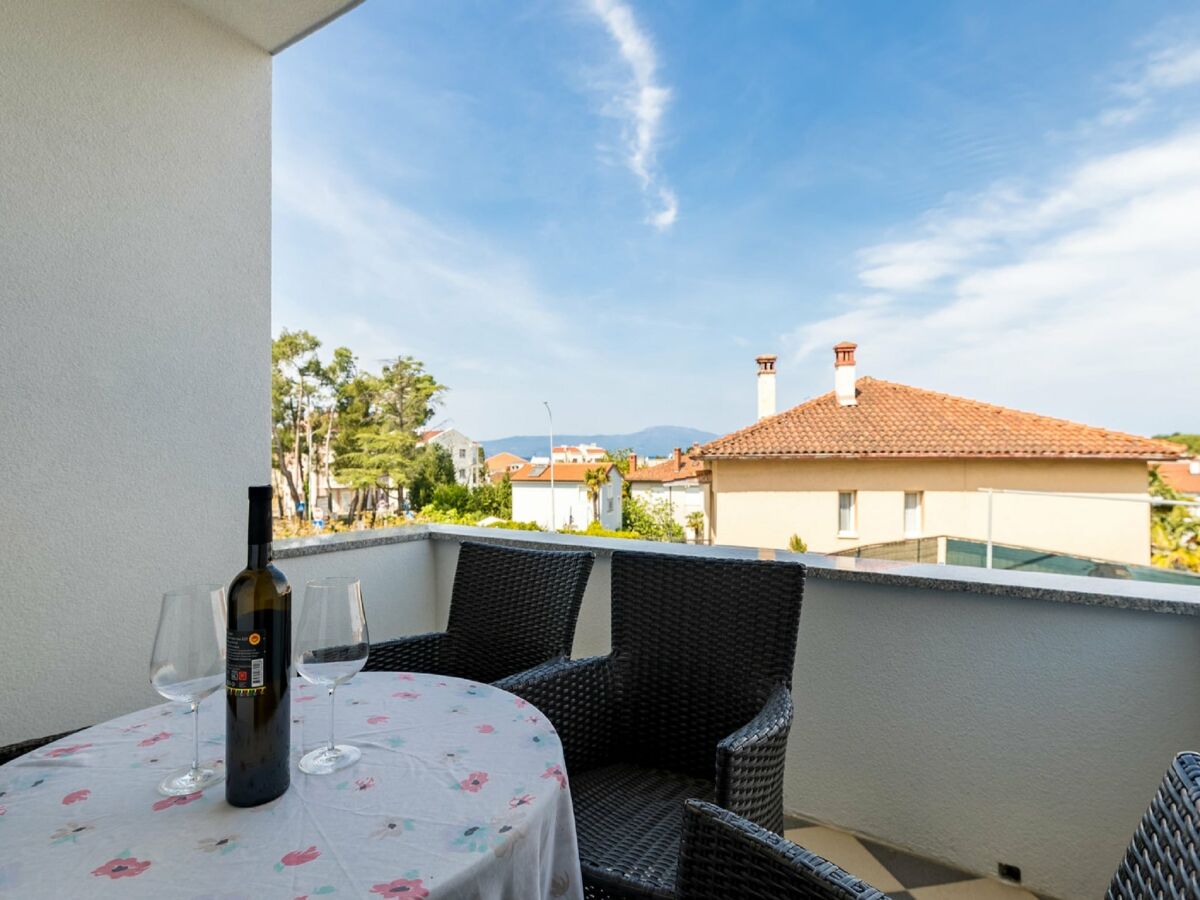 Apartment Gemütliche Ferienwohnung in Meeresnähe in Malinska - Outdoor photo 3