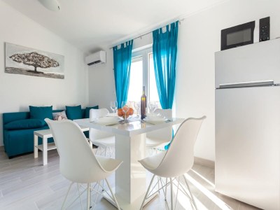 Apartment Apartment in Omišalj with Rooftop Terrace - Features photo 7