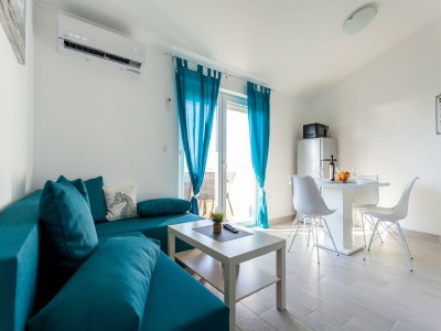 Apartment Apartment in Omišalj with Rooftop Terrace - Features photo 11
