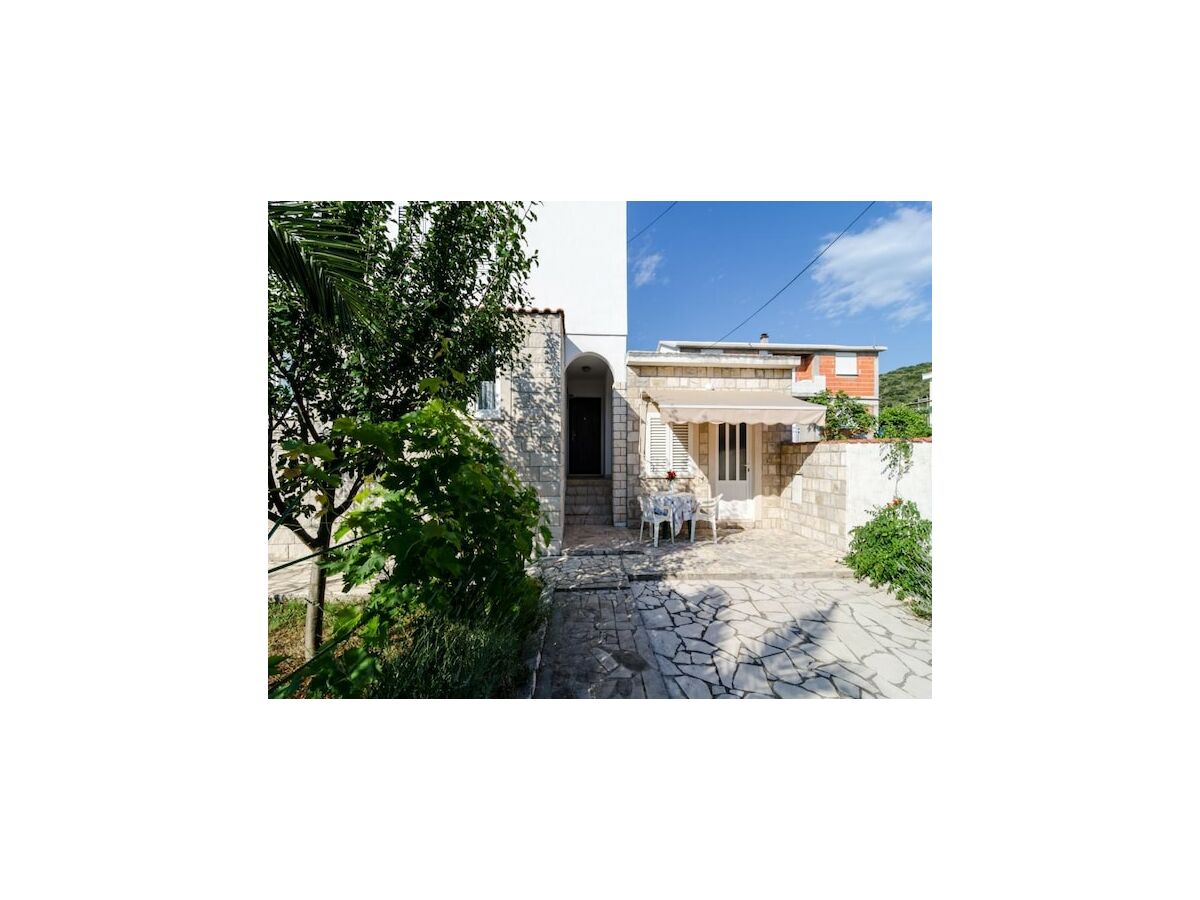 Apartment Studio apartment with terrace in Drace
