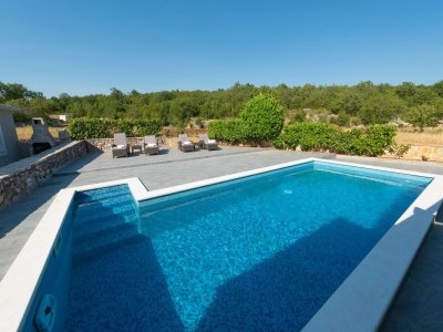 Villa Villa in Ugljane with private pool - Outdoor photo 6