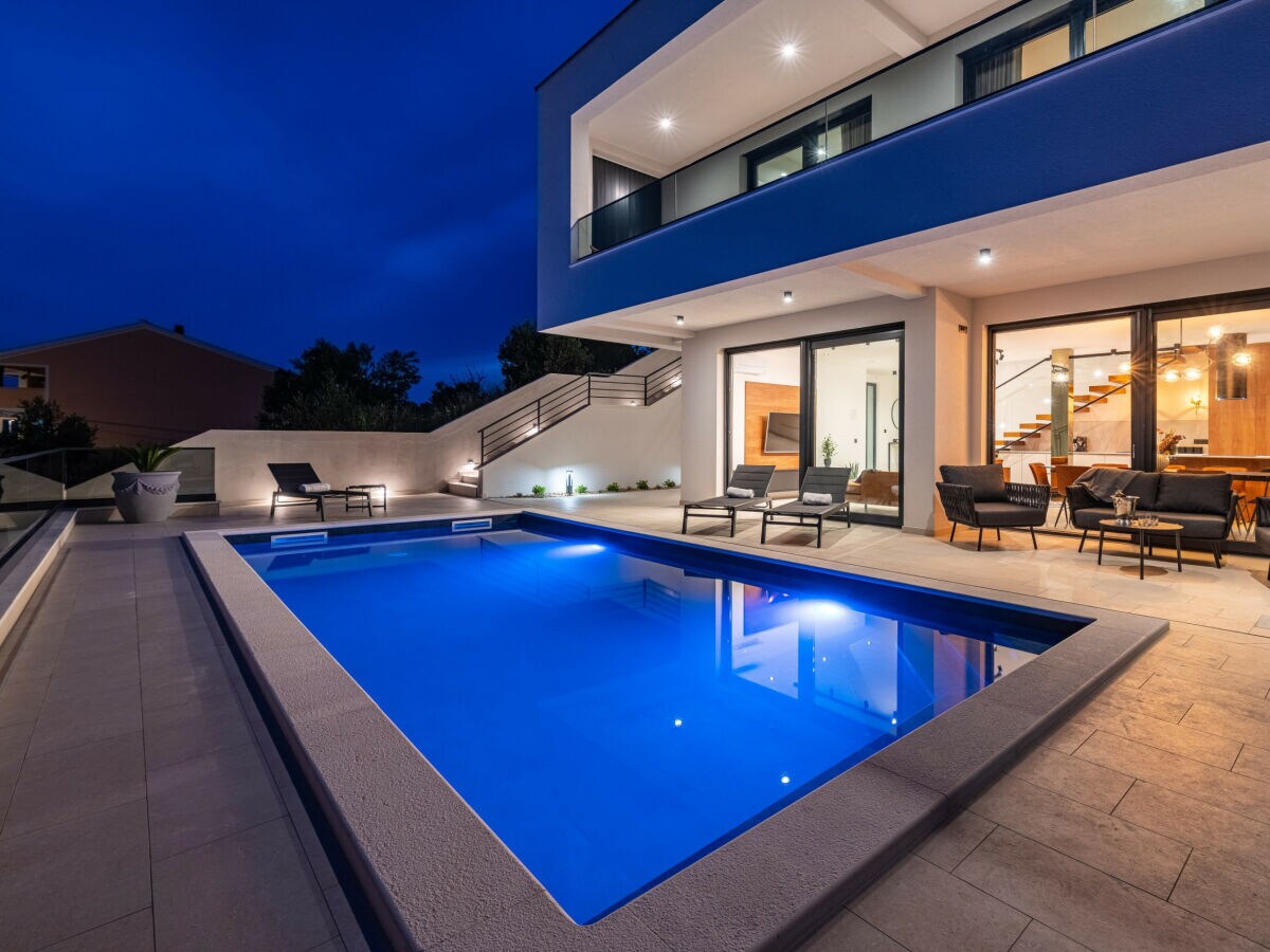 Villa S.