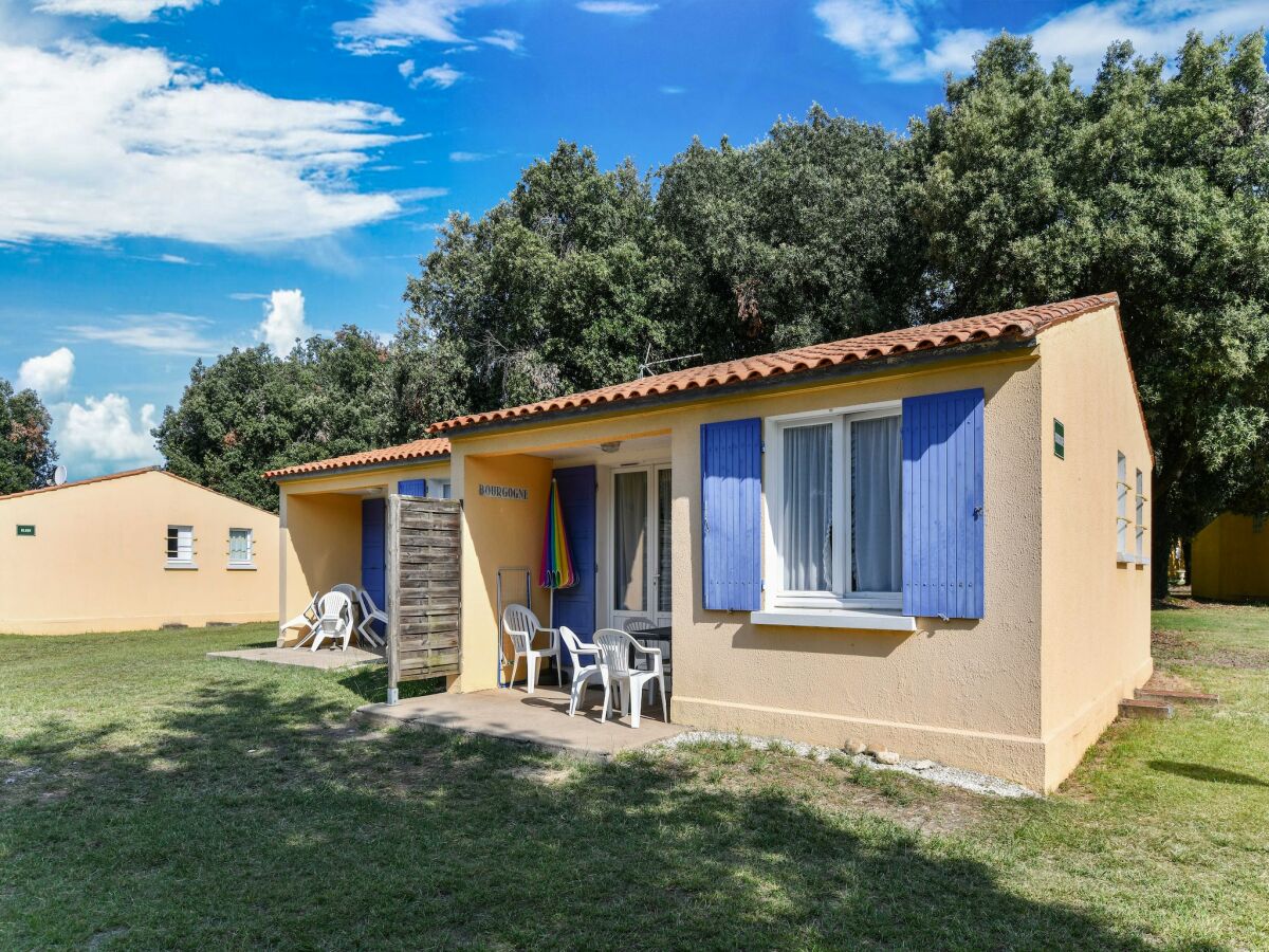 Holiday house Ferienhaus in einem Ferienpark mit Schwimmbad - Outdoor photo 2