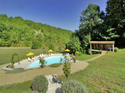 Holiday park Stylish stay on a private estate with sauna, heated pool and bubble bath - Outdoor photo 4