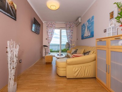 Apartment Apartment in Dramalj near Beach & Pool - Features photo 8