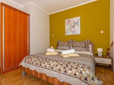 Apartment Apartment in Dramalj near Beach & Pool - Features photo 11