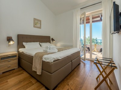 Villa Villa in Deklici mit Infinity-Pool & Meerblick - Features photo 18