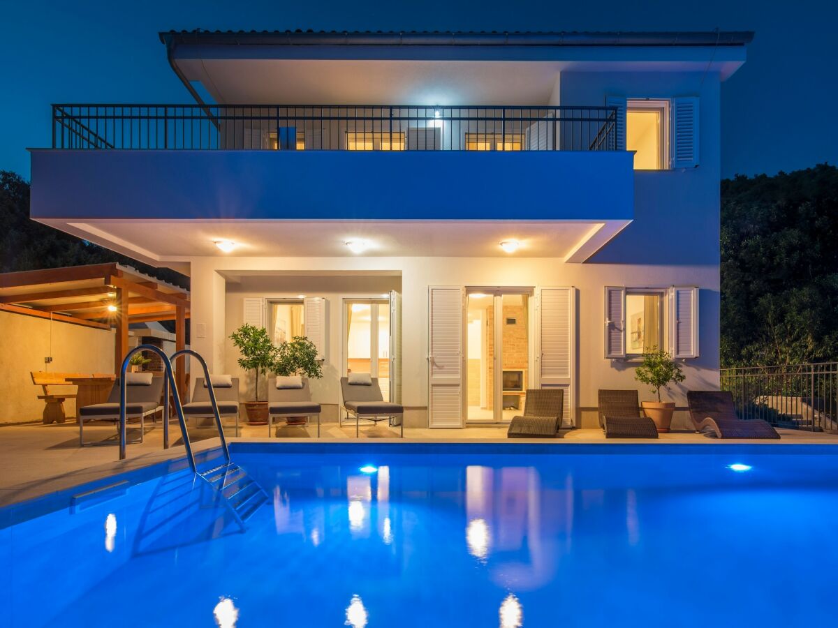 Villa Villa in Cres with Sea Views & Pool