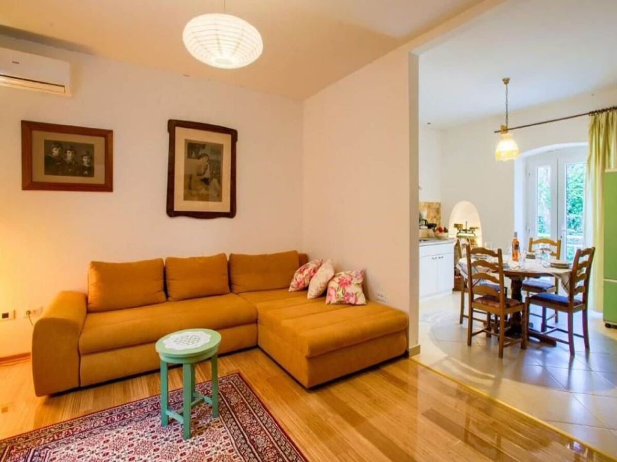 Holiday house Attractive holiday home in Kraljevica with garden