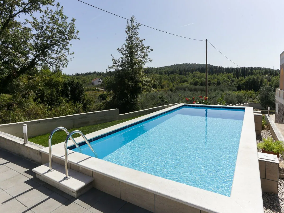 Apartment Villa Harmonia mit Terrasse und Gemeinschaftspool