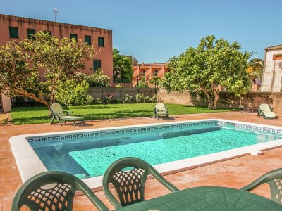 Villa Holiday Home in St Pere Pescador with Pool - Outdoor photo 3