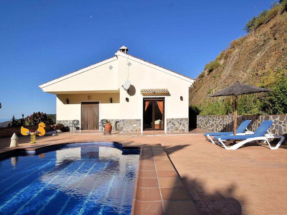 Villa Luxuriöse Villa mit privatem Pool in Sayalonga - Outdoor photo 4