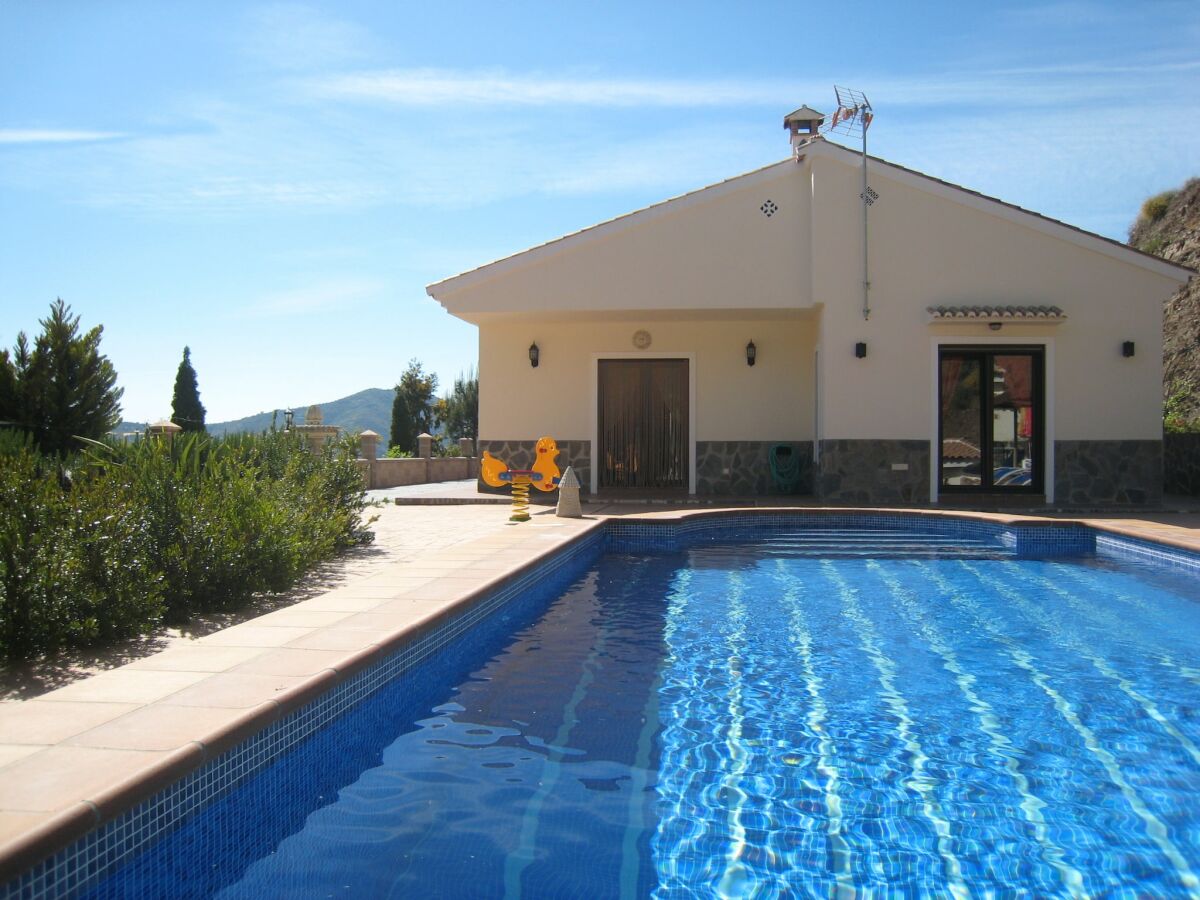 Villa Luxuriöse Villa mit privatem Pool in Sayalonga - Outdoor photo 5