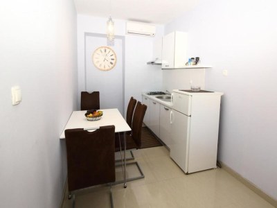 Apartment Apartment Dubreta mit Balkon - Features photo 14