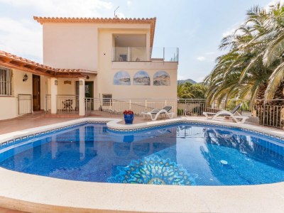 Villa Coastal Villa with Garden in Roses - Villa