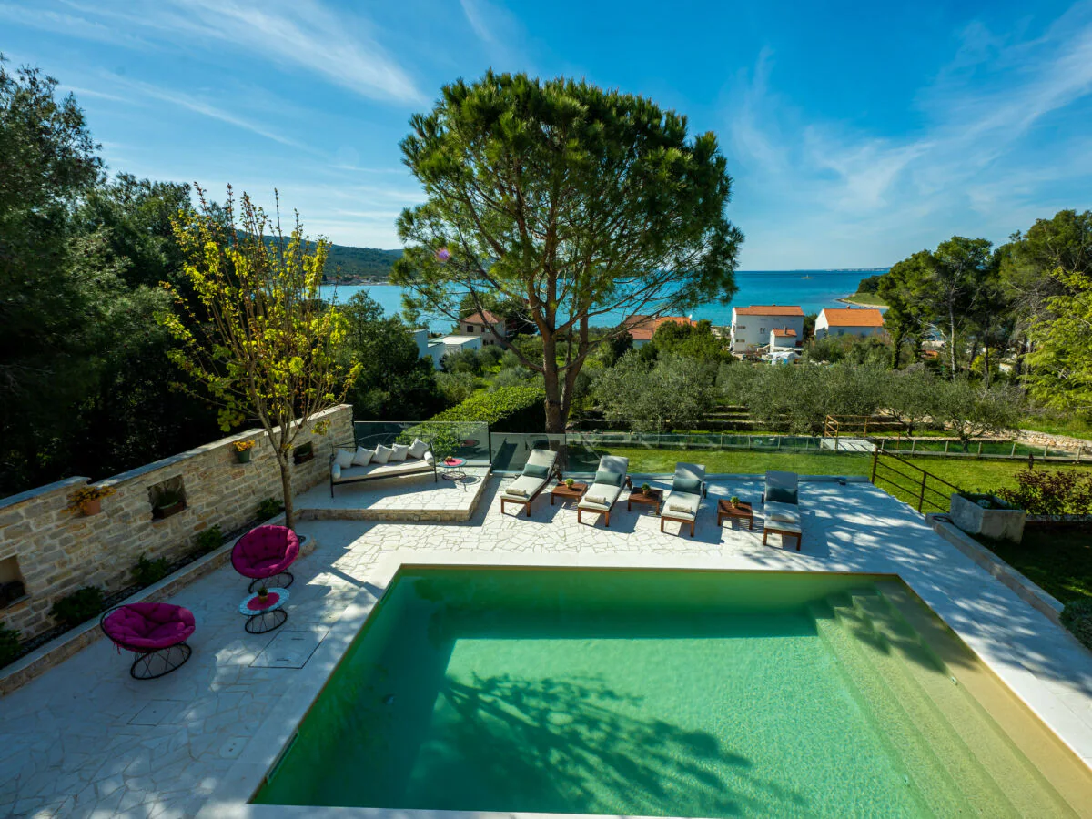 Villa Villa Barotul with pool