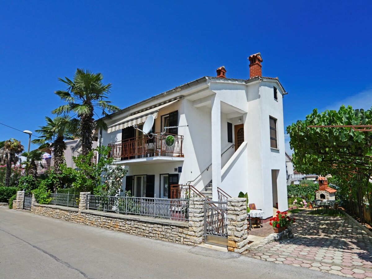 Apartment Apartments Nevia - Two Bedroom Apartment Nevia II A4 with Garden