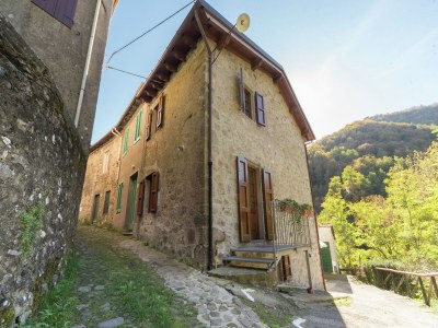 Cottage Mansion in Pescaglia near Tuscan Coast - Outdoor photo 3