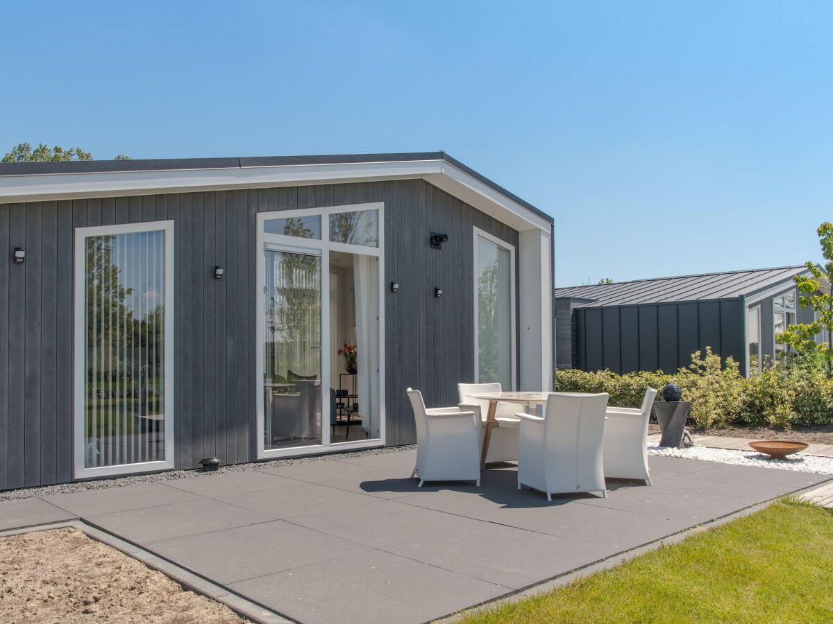 Holiday park Holiday Home in Zeeland near Stream Garden - Outdoor photo 5