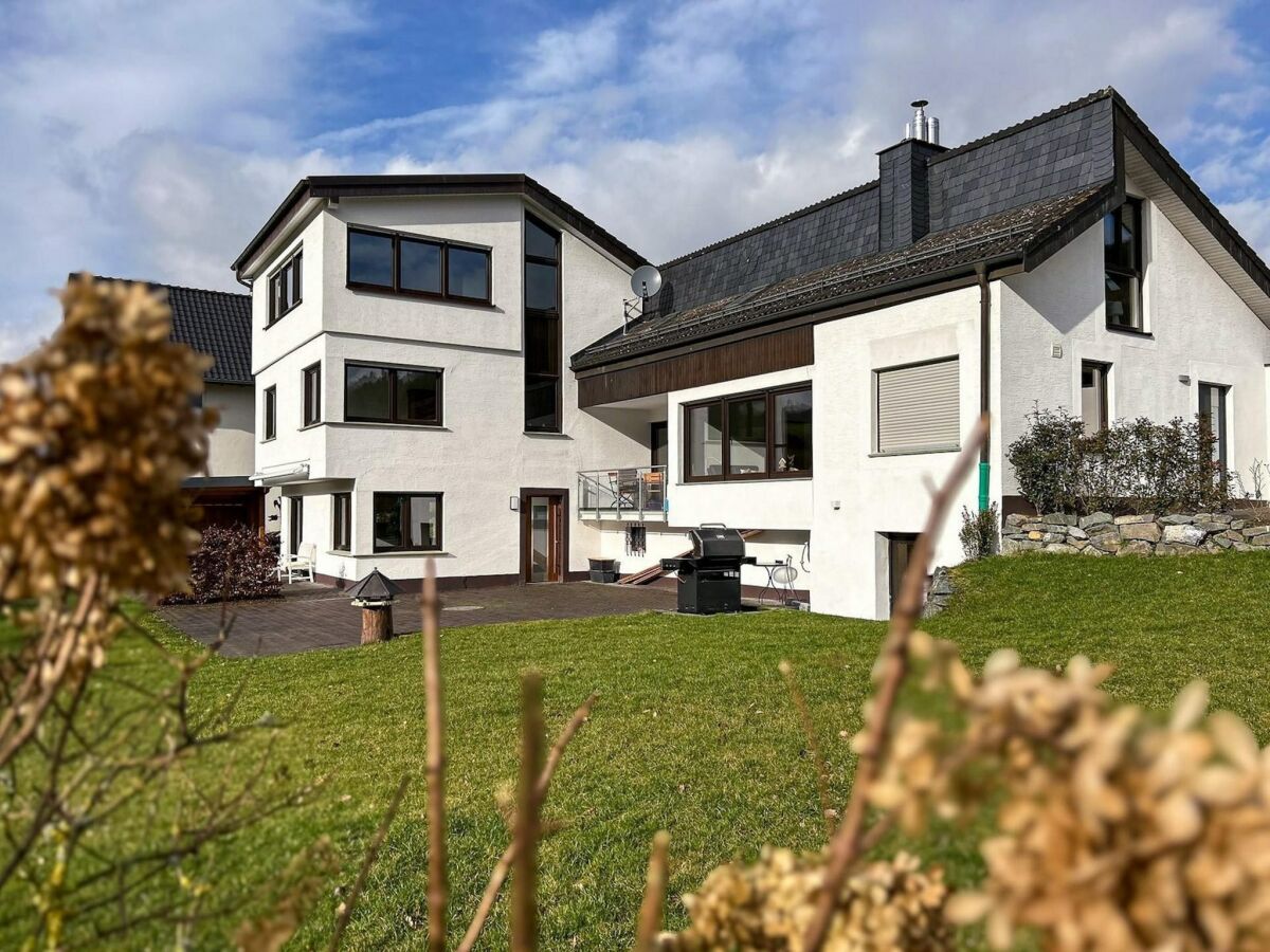 Holiday house Modernes Split-Level Haus nahe am Hennesee