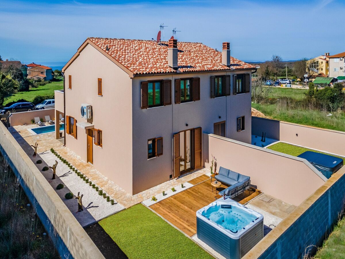 Holiday house Familienvilla mit Pool, Wellness