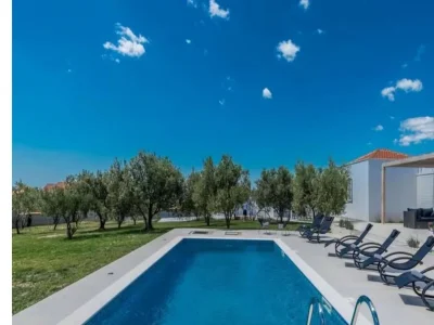 Villa Luxurious villa Bright with pool in Debeljak - Villa