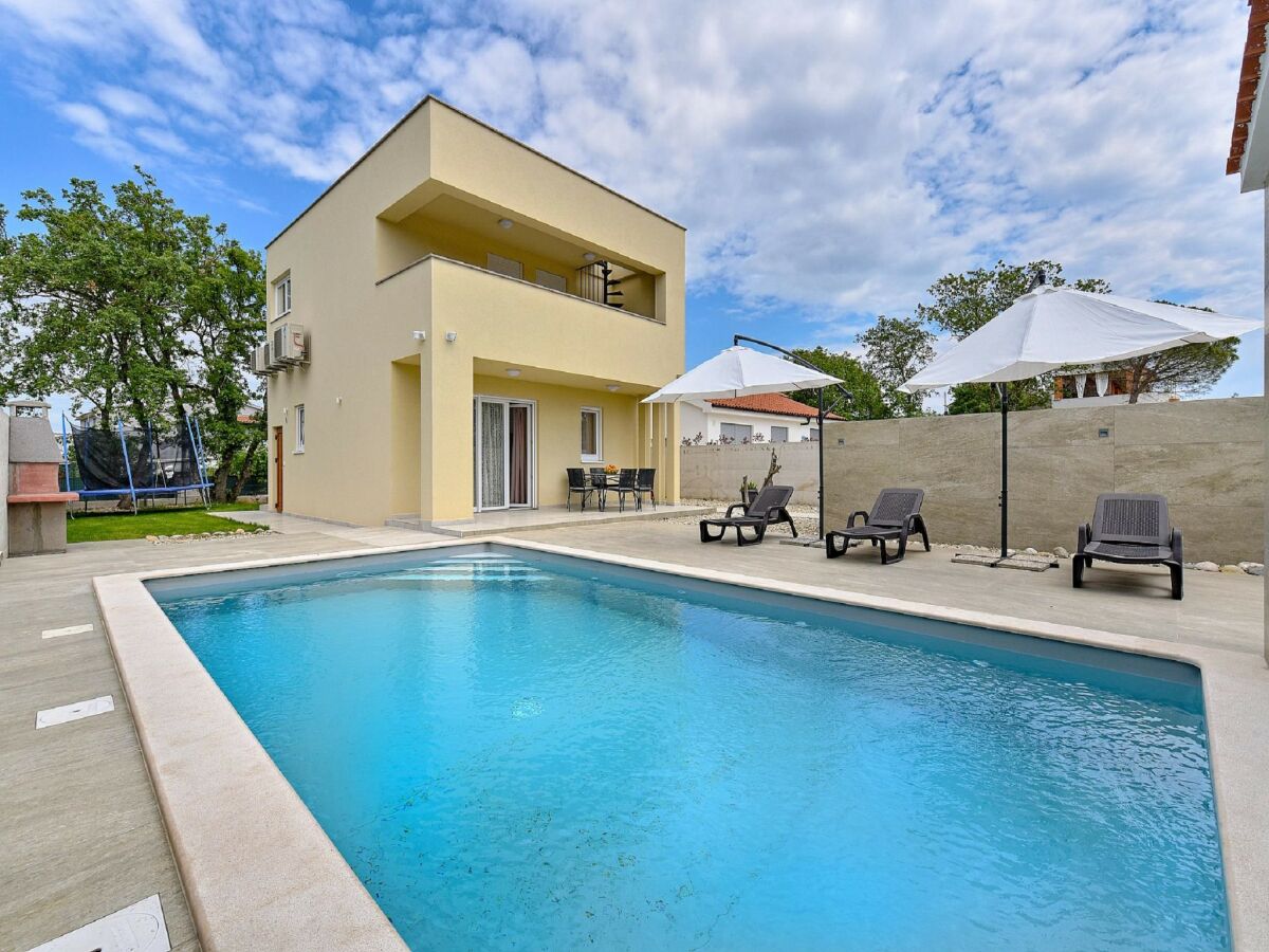 Villa Modern villa with private hydromassage pool