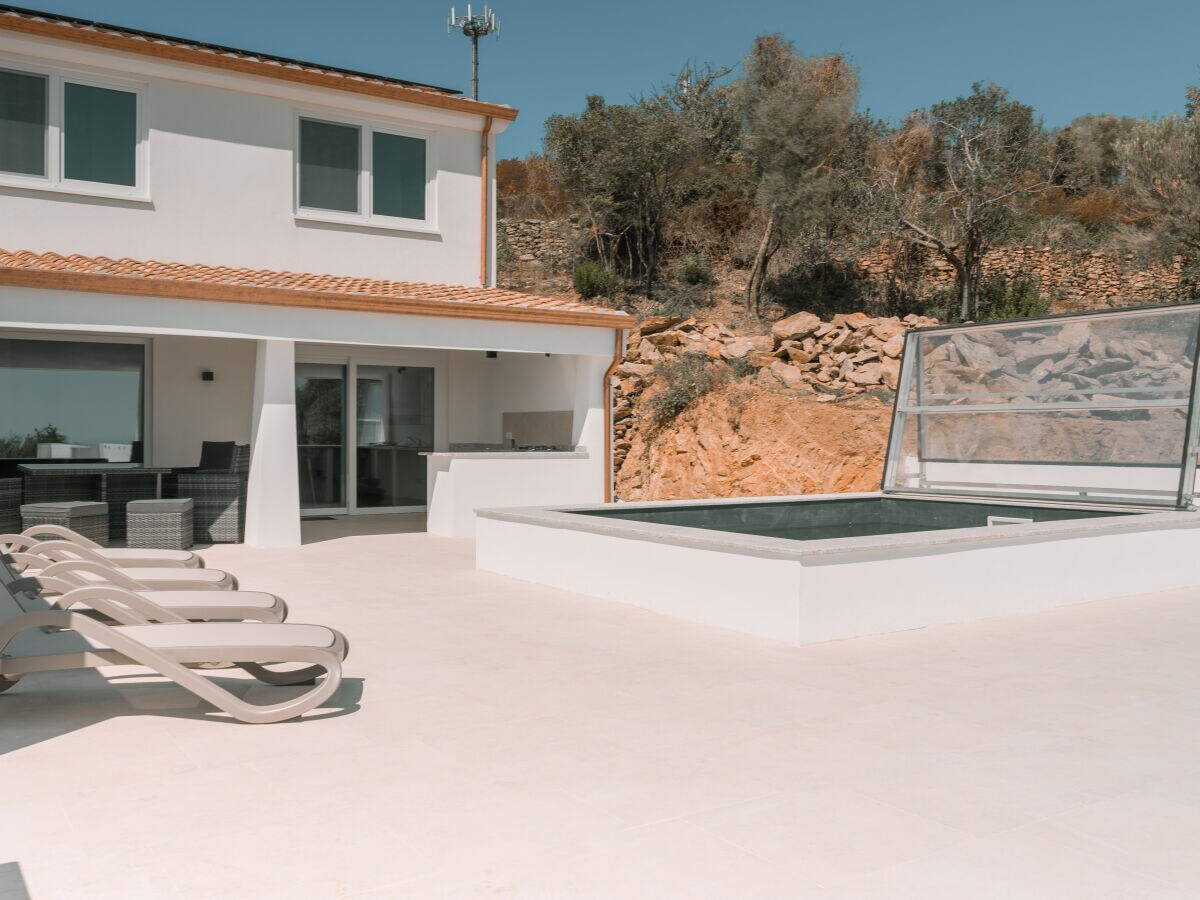 Holiday house New house with pool/view/heating
