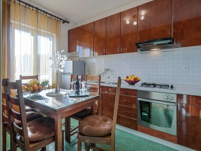 Apartment Apartment in Kaštel Sucurac with Sea View - Features photo 8