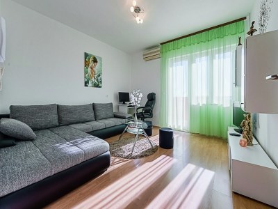 Apartment Apartment in Kaštel Sucurac with Sea View - Features photo 14