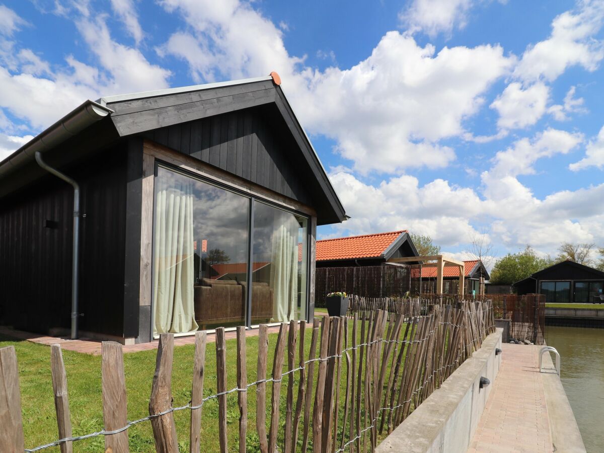 Holiday house Kleines Haus am See in Anjum