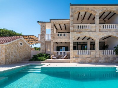 Villa Heritage Resort in Vrsine - Villa