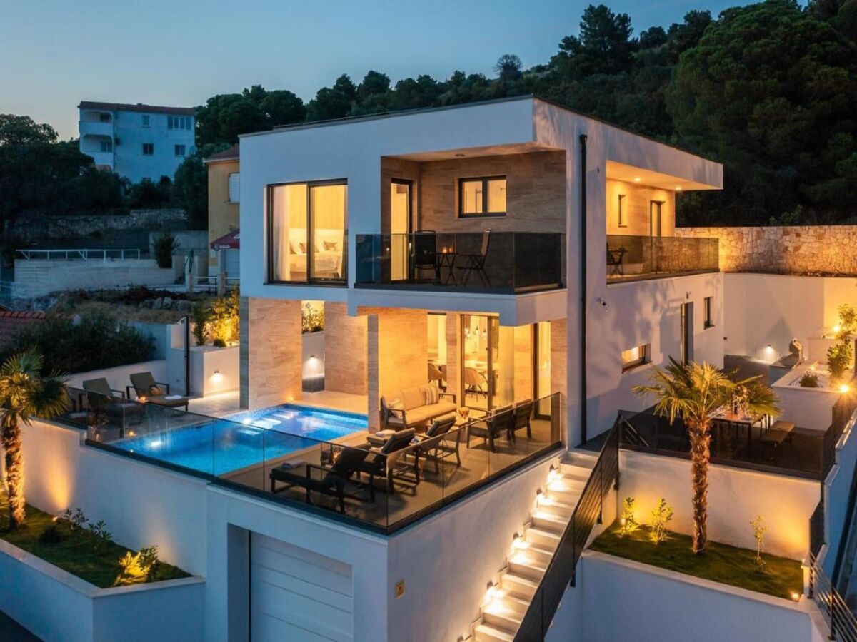 Villa Luxury villa with swimming  pool and sauna