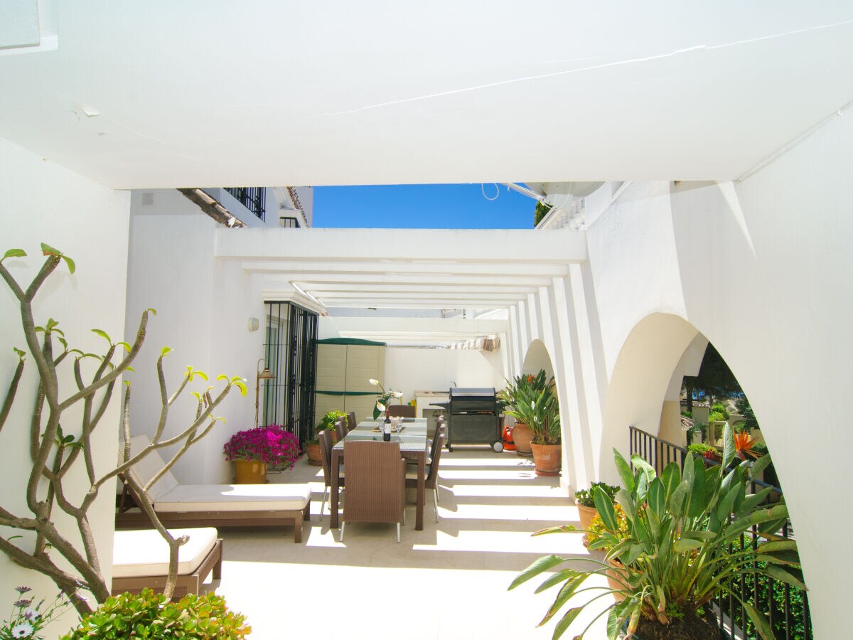 Apartment beachfront pool BBQ